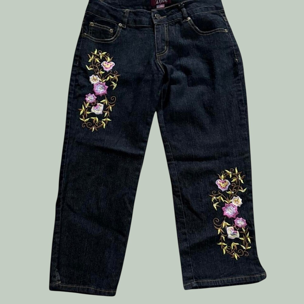 Djeans embroidered floral capri pants size 7/8